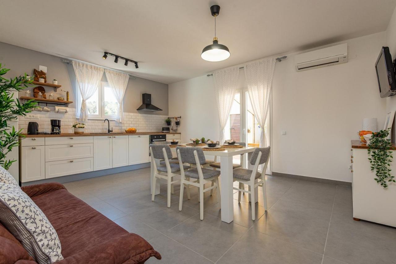 Apartment Bo&Dy With Private Pool Rogoznica  Exterior foto
